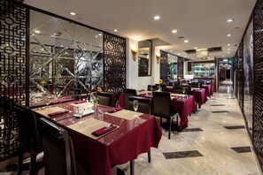 Breakfast, lunch and dinner served - Classy Holiday Hotel & Spa (Hanoi)