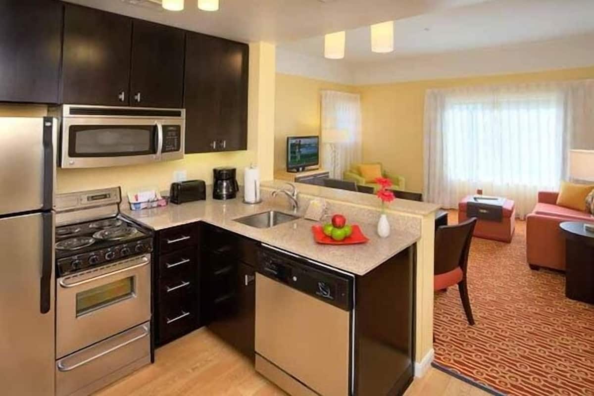 1 bedroom, premium bedding, in-room safe, desk