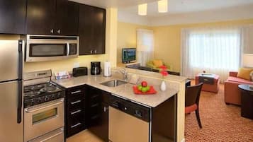 1 bedroom, premium bedding, in-room safe, desk