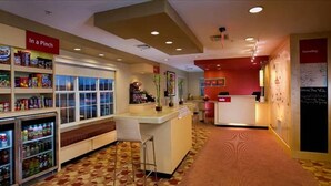 A hotel lobby with a seating area, a refreshment bar, and a reception desk. - Towneplace Suites by Marriott Aiken Whiskey Road (Aiken)