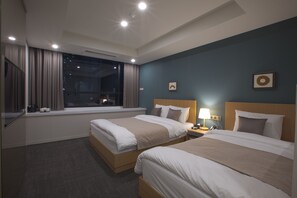 Premier Deluxe Twin Room (1 Spa ticket 1Person 1Night Max 2 ppl) | Premium bedding, down duvets, minibar, laptop workspace