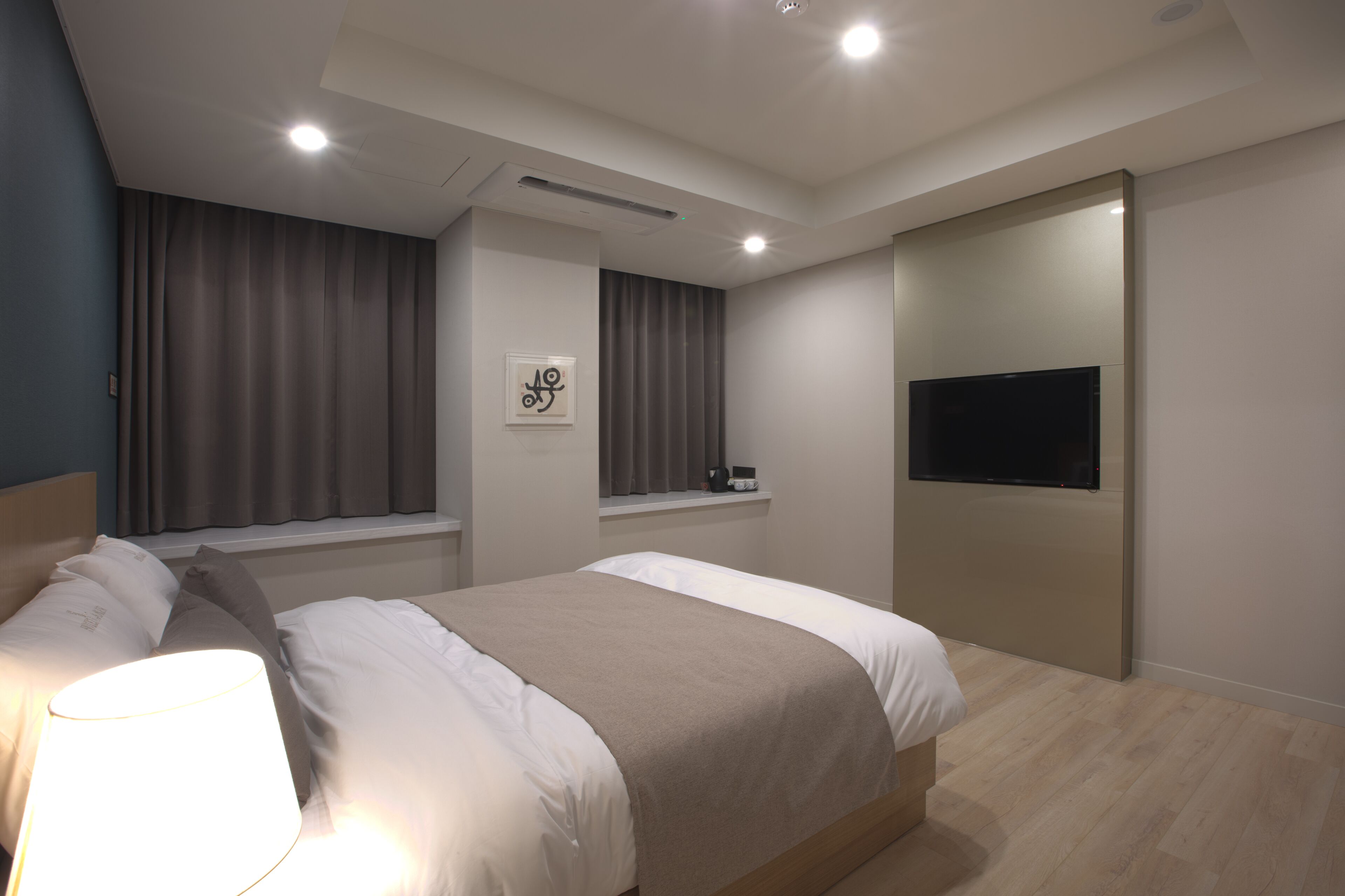 Premier Deluxe Double Room (1 Spa ticket 1Person 1Night Max 2 ppl) | 高級寢具、羽絨被、迷你吧、筆電工作空間
