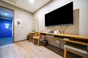 Deluxe Twin Room, 2 Double Beds (1 Spa ticket 1Person 1Night Max 3 ppl) | Premium bedding, down comforters, minibar, laptop workspace - Lamer Hotel & Seawater Spa Busan (Busan)
