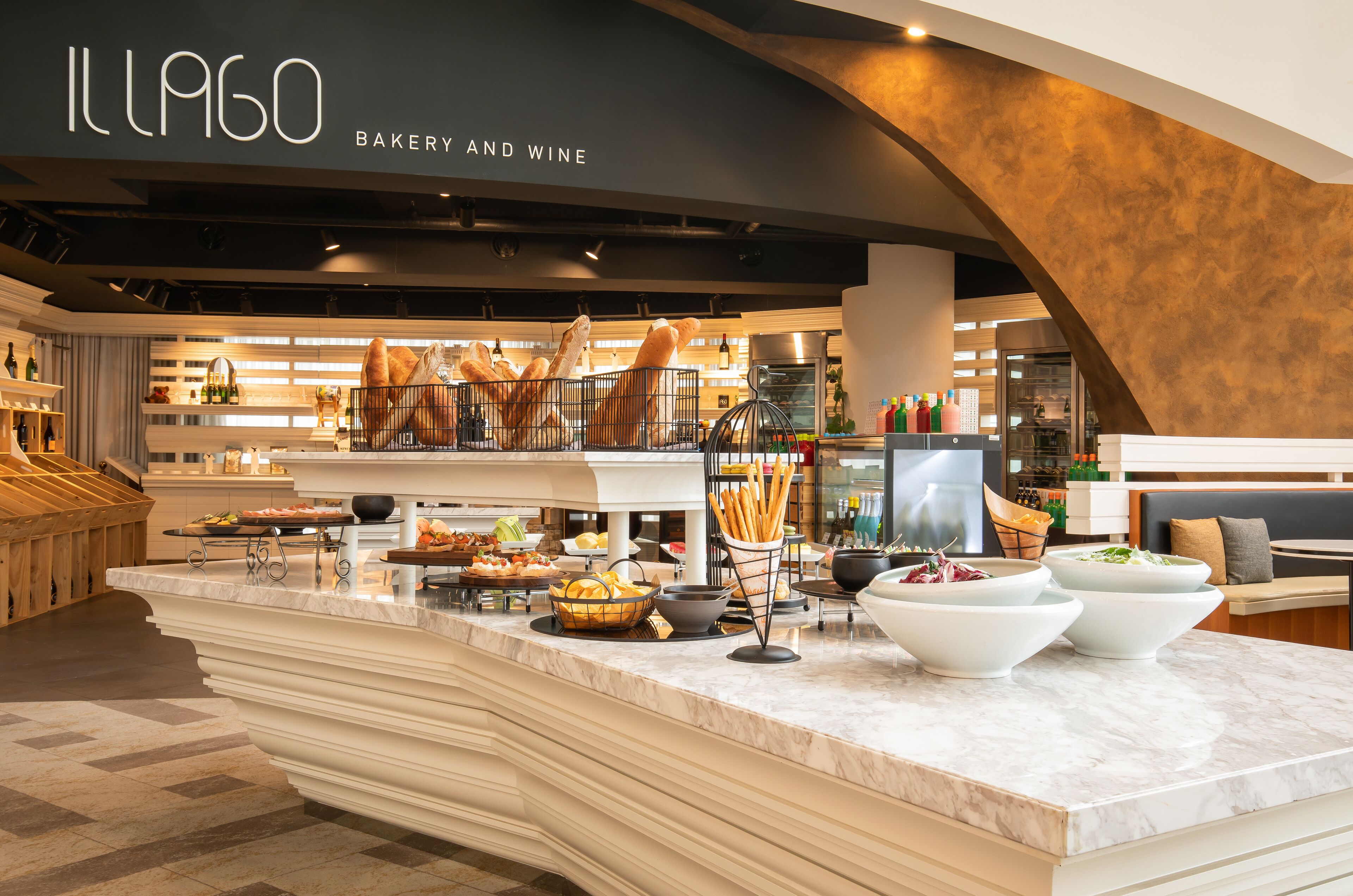 1 bedroom, down duvets, minibar, in-room safe