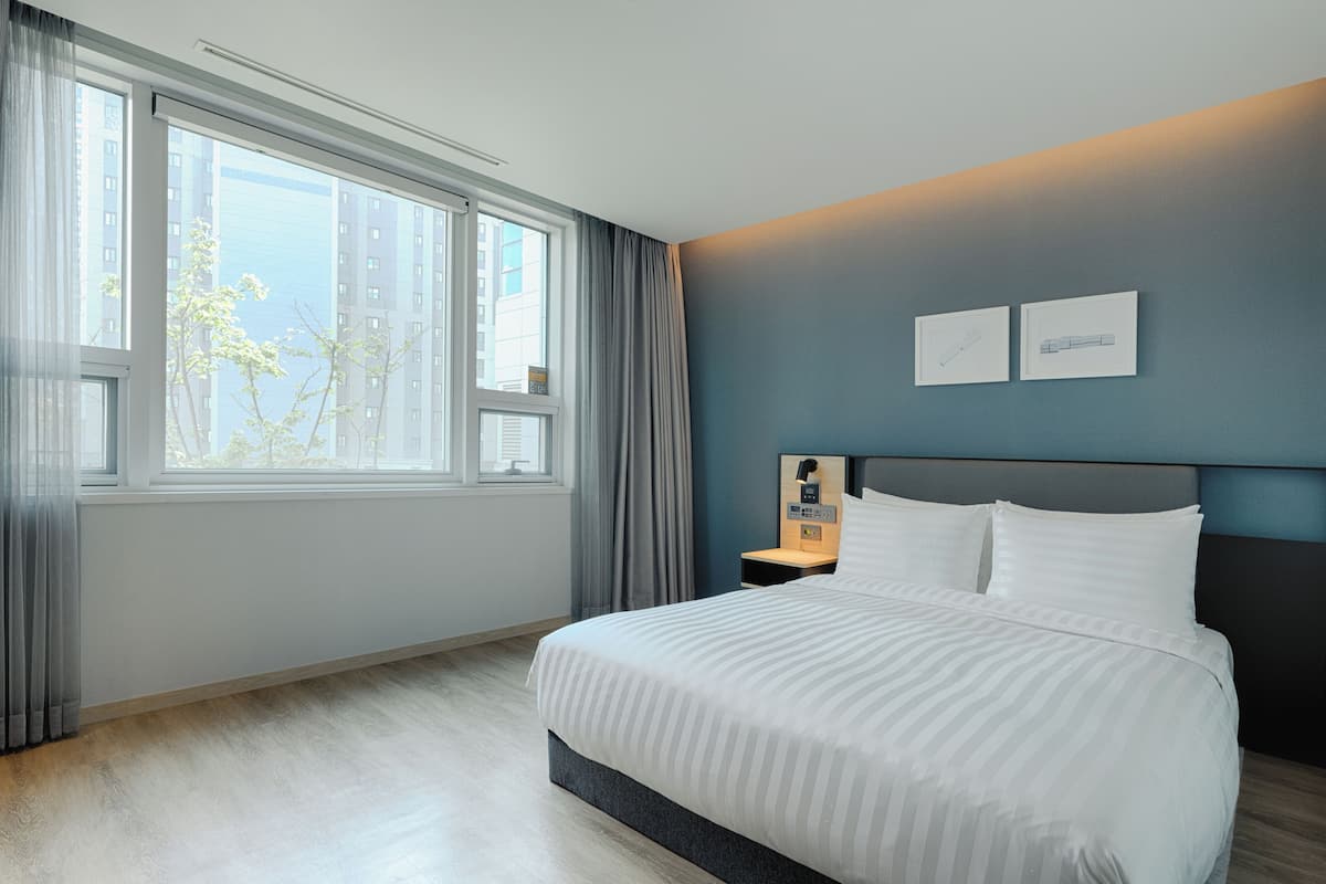 WEST Tower Superior (Accessible/Standard/Double) | 1 habitación, edredón, minibar y caja de seguridad en la habitación
