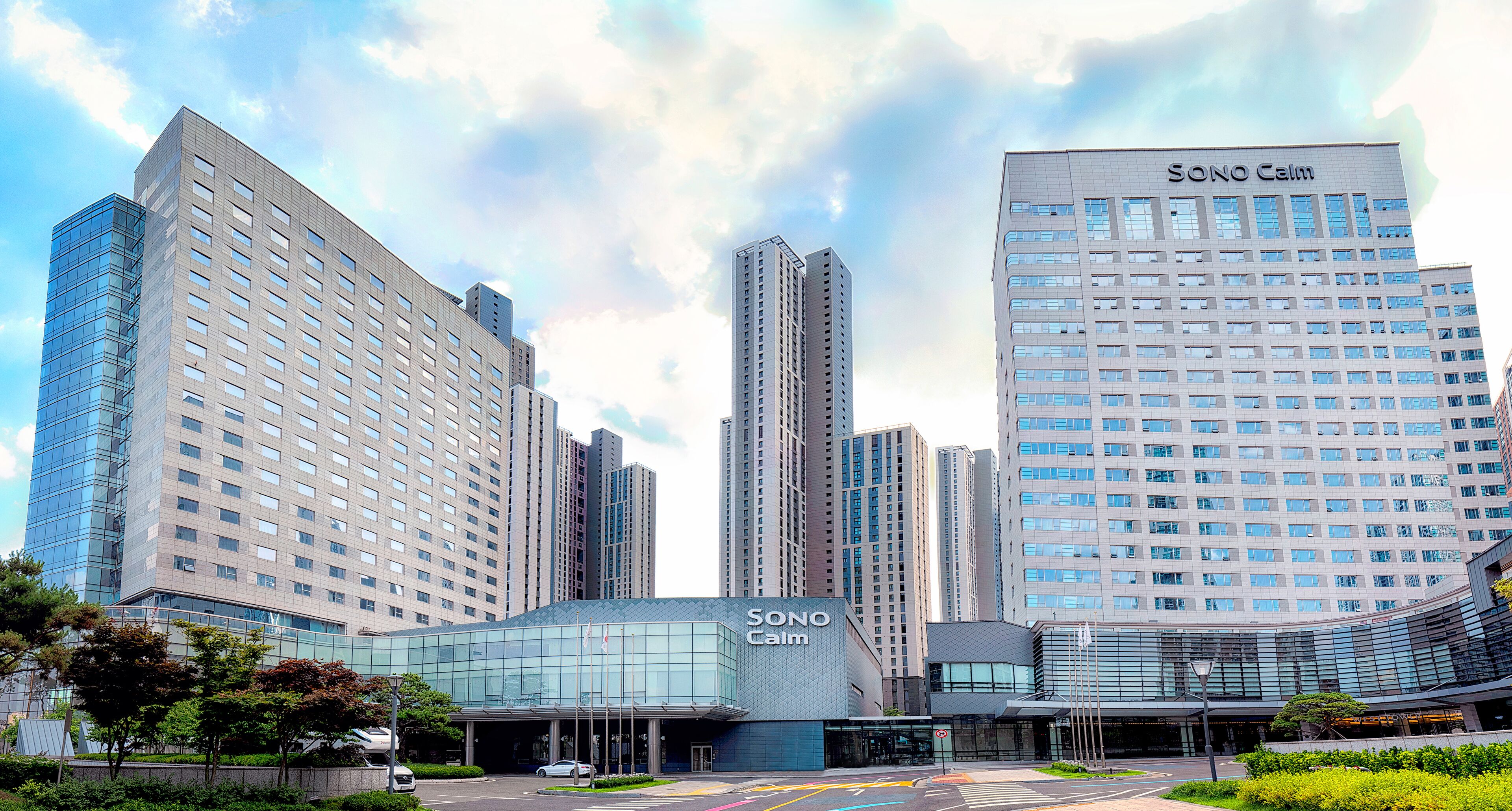 1 bedroom, down duvets, minibar, in-room safe