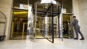 Pintu masuk properti