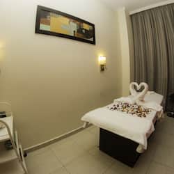 Couples treatment rooms, Turkish bath, body treatments, aromatherapy