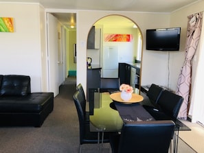 Cottage | In-room safe, iron/ironing board, cribs/infant beds, free WiFi - Red Rock Thermal Motel (Rotorua)