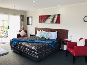 Deluxe Studio | Peti besi dalam bilik, seterika/papan seterika, katil bayi/kot (surcaj) 