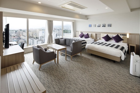 Caja de seguridad en la habitación, escritorio y cortinas blackout