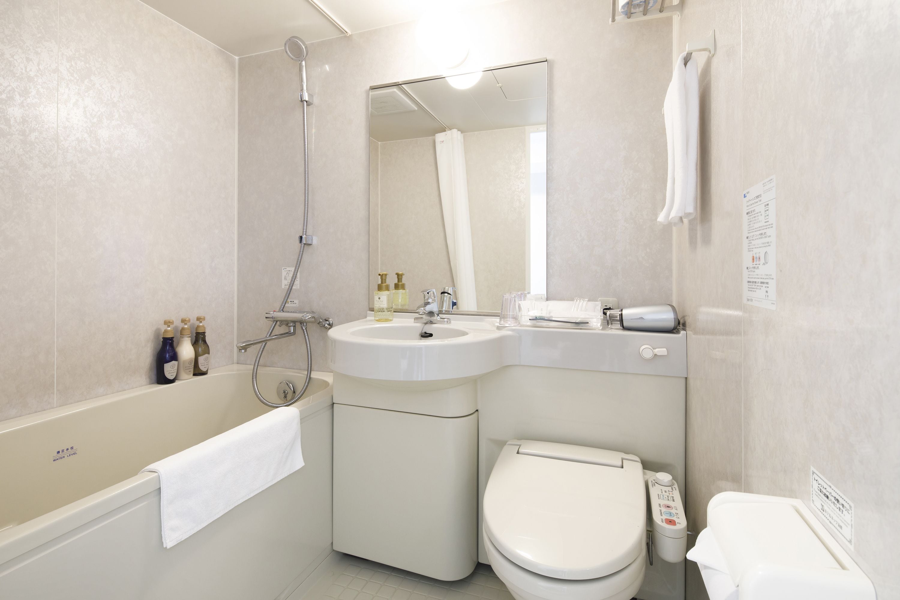 combined shower/bathtub, deep-soaking bathtub, free toiletries