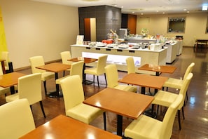 2 restaurants, breakfast, dinner served; Japanese cuisine
