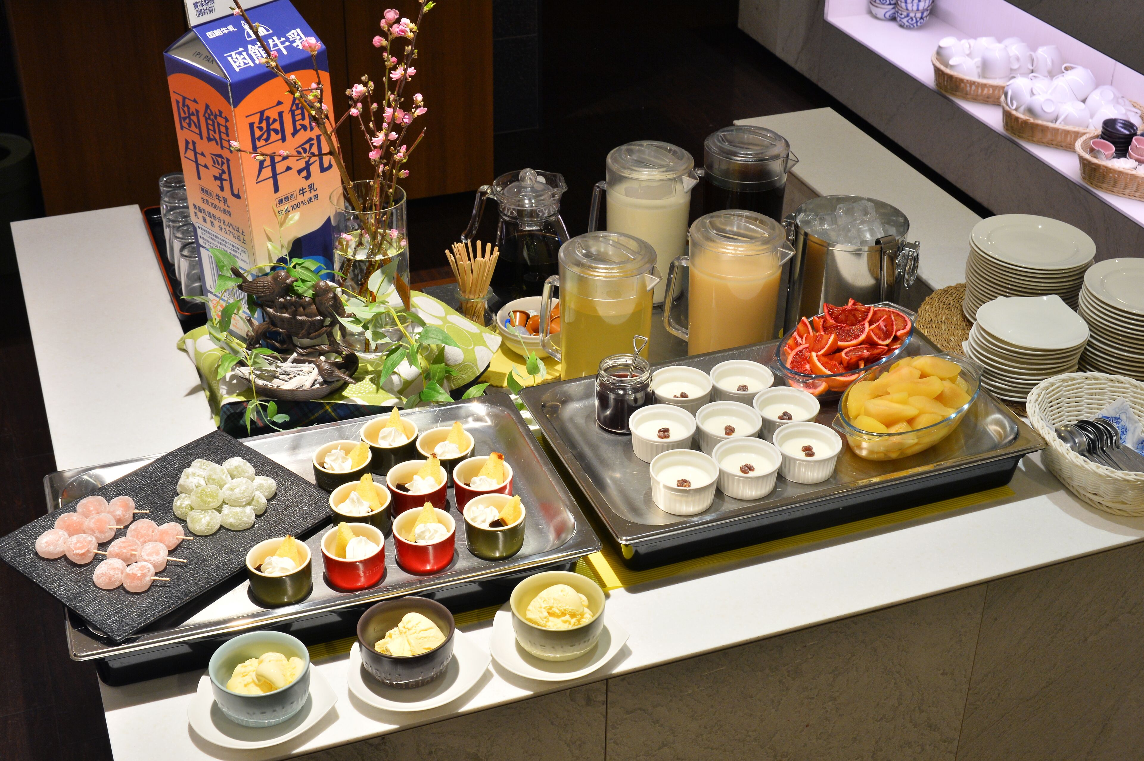 Daily buffet breakfast (JPY 1400 per person)