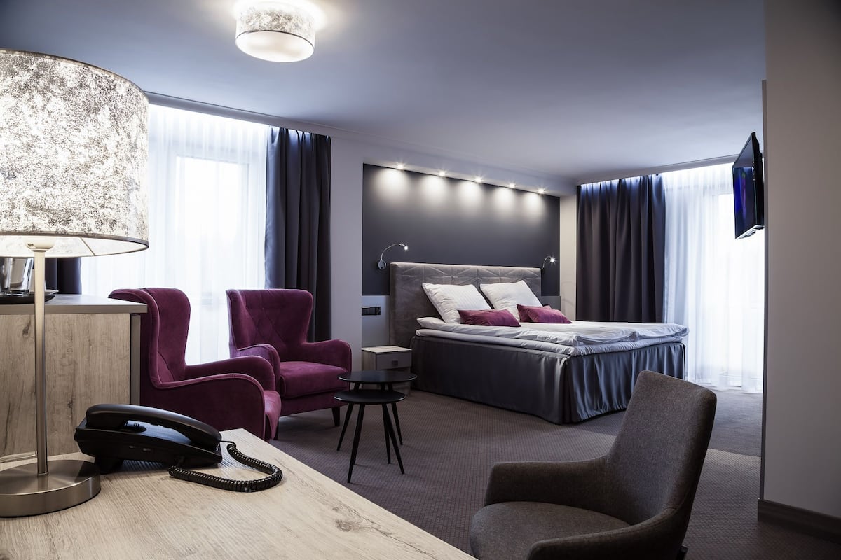 Ropa de cama hipoalergénica, decoración personalizada y escritorio