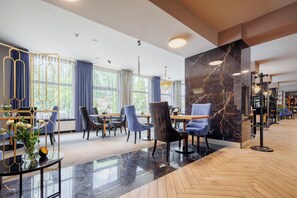 Breakfast, lunch, dinner served; Polish cuisine, garden views - Hotel Cristal Park (Tarnow)