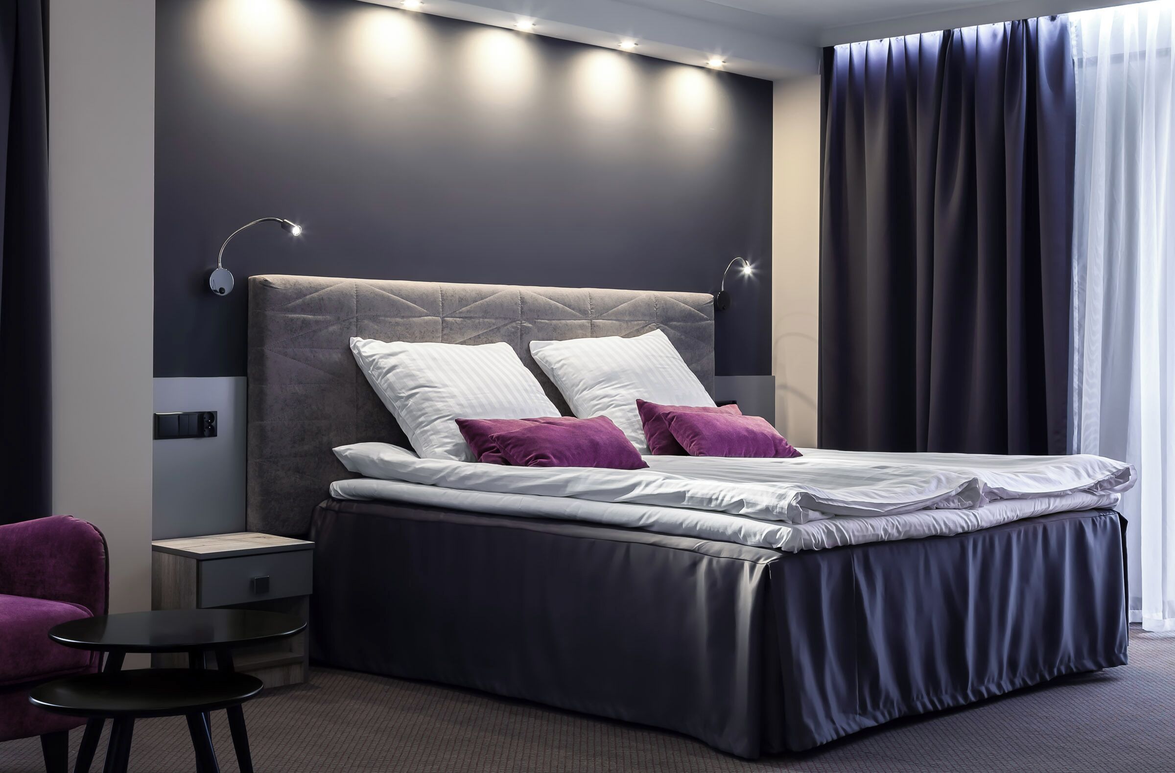 เครื่องนอนป้องกันสารก่อภูมิแพ้, ห้องพักตกแต่งอย่างมีเอกลักษณ์, โต๊ะทำงาน