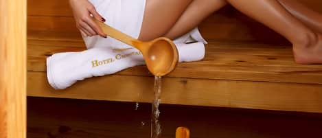 Een sauna, een bubbelbad, een stoombad, lichaamsbehandelingen