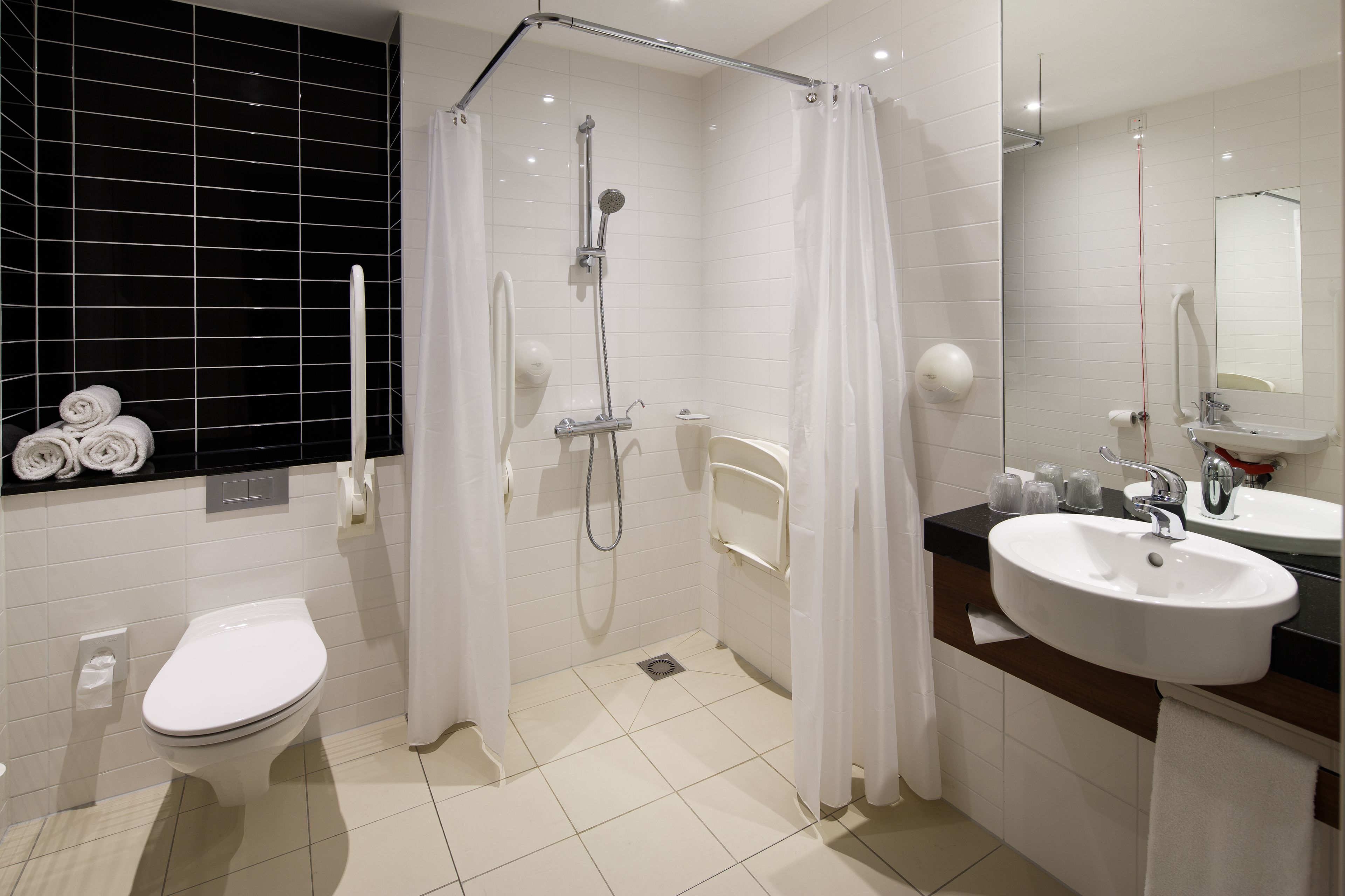 standard room, 1 double bed, accessible (free breakfast) | 1 bedroom, in-room safe, desk, laptop workspace