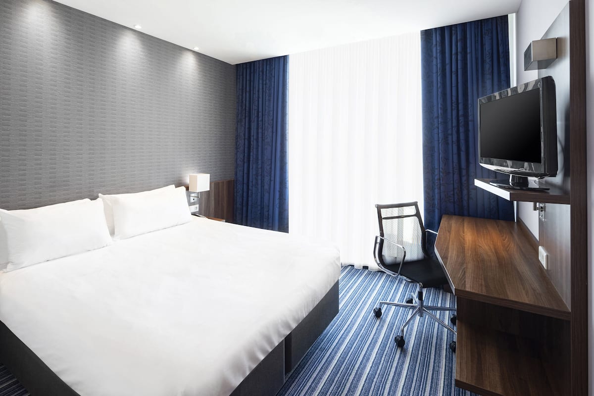 1 bedroom, in-room safe, desk, laptop workspace