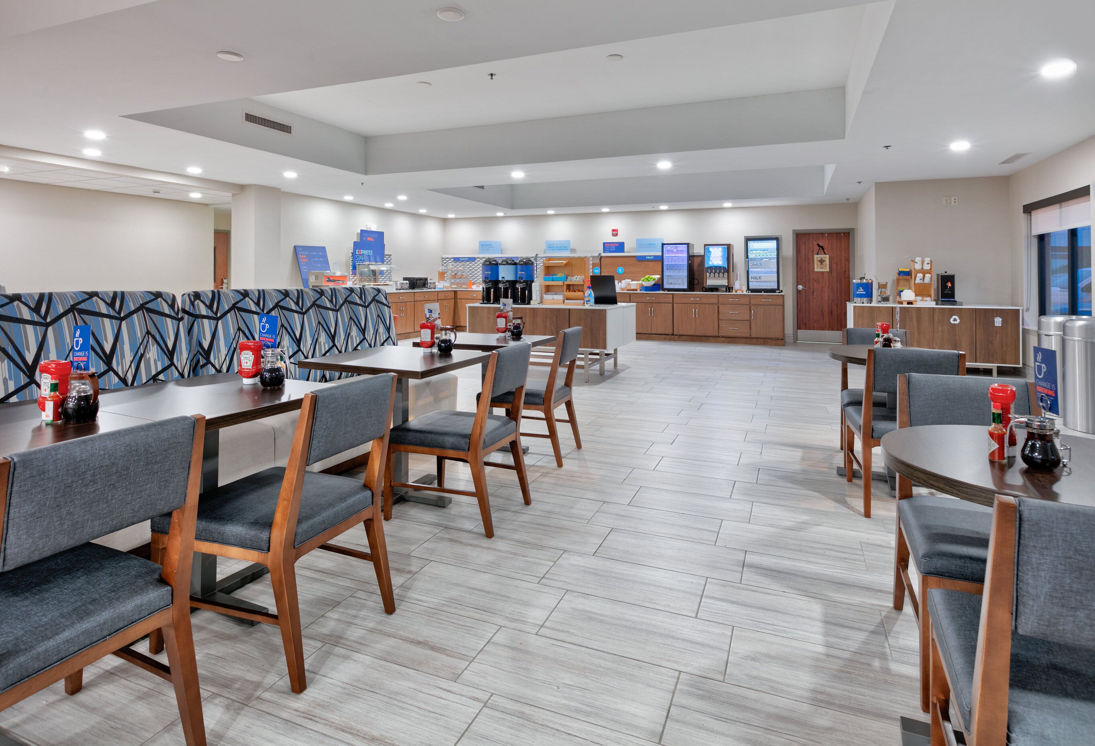 Bao gồm bữa sáng buffet hàng ngày 