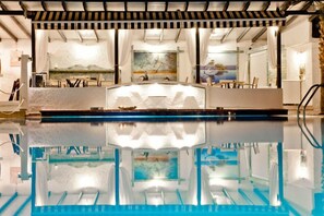 Poolside bar