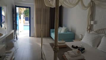 Family Room | In-room safe, desk, free WiFi, bed sheets