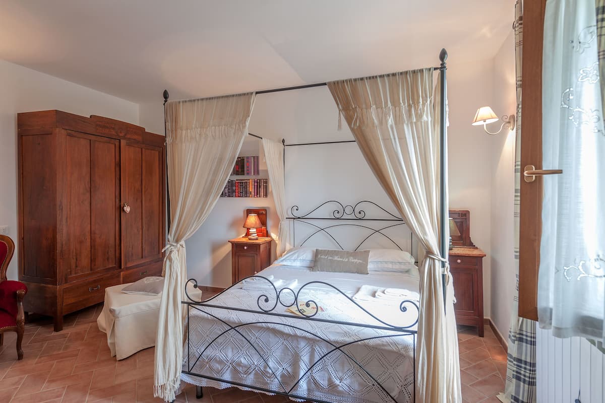 Premium bedding, free cots/infant beds, free WiFi