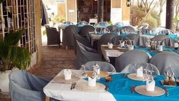 Spécialités Cuisine internationale, restauration en plein air