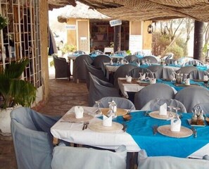 International cuisine, alfresco dining - Les Cordons Bleus (Fatick)