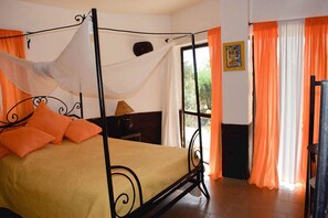 Sengetøy av topp kvalitet, Tempur-Pedic-senger og safe på rommet