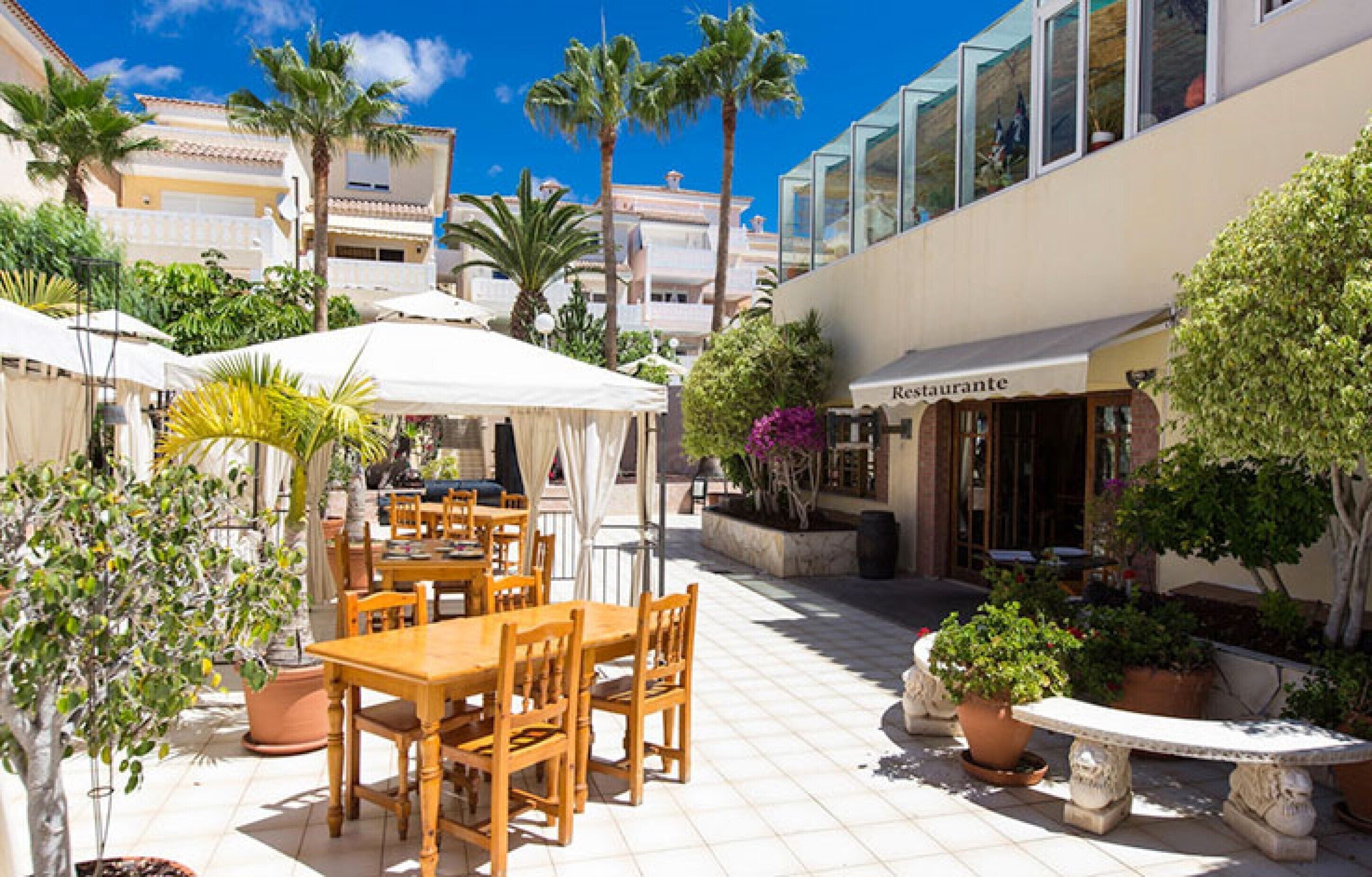 Breakfast, dinner served; Mediterranean cuisine, garden views 