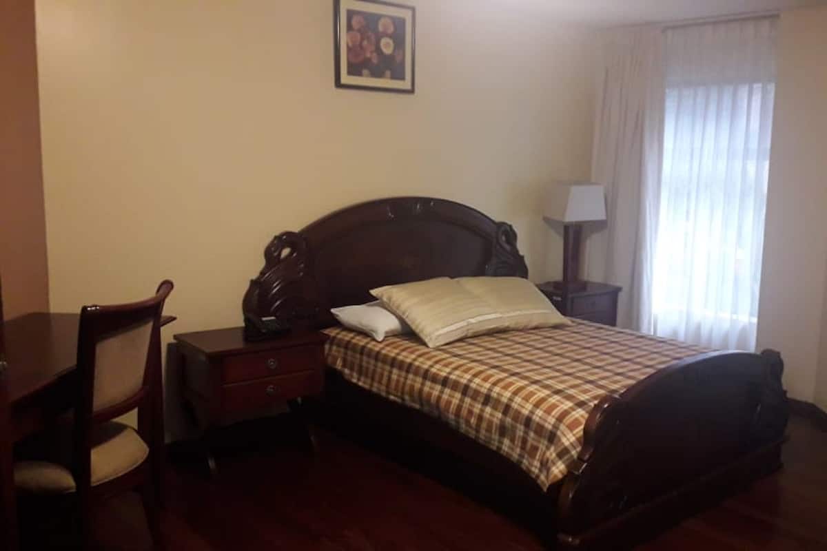 Double Room - Disability Access | Caja de seguridad en la habitación, escritorio y wifi gratis