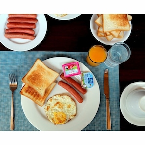 Free daily continental breakfast