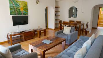 Apartment, 2 Bedrooms | Living area