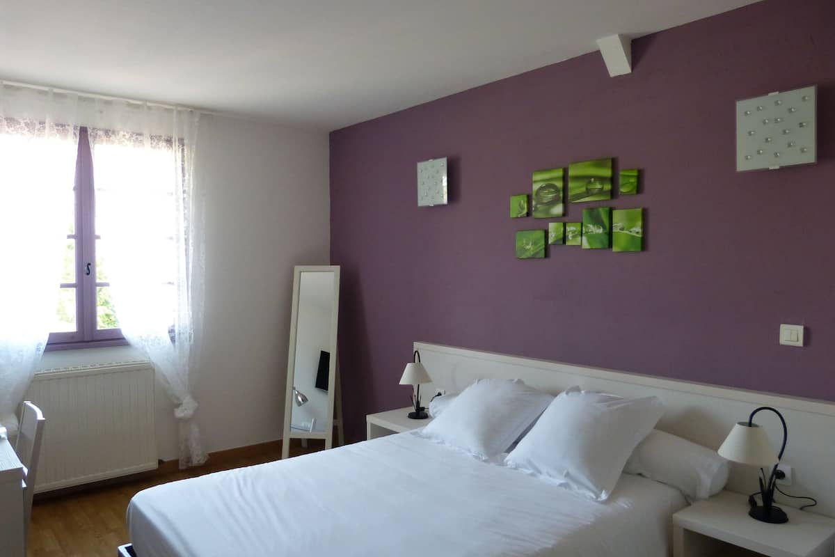 standard double room | desk, cots/infant beds, free wifi, bed sheets