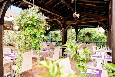 Garden. Logis Hôtel Restaurant Du Commerce