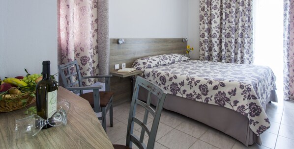 Safe på rommet, skrivebord, lydisolert og wi-fi