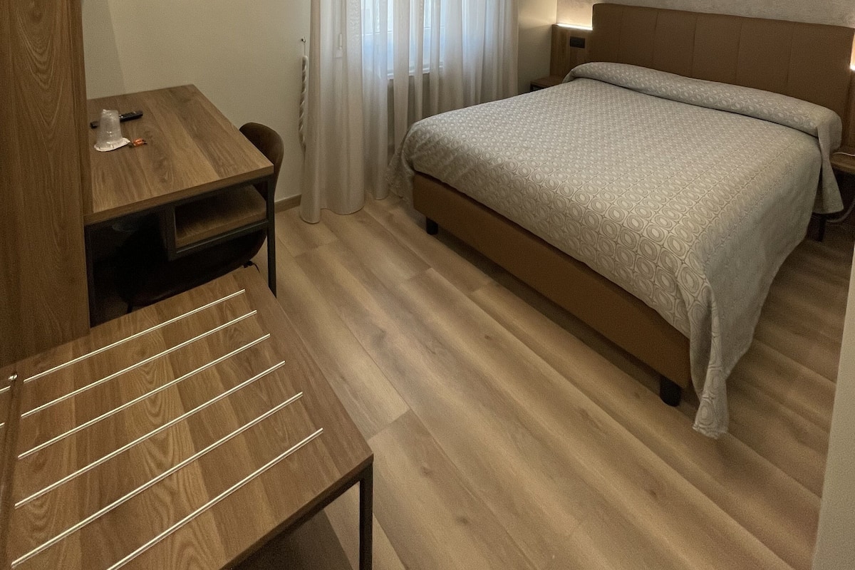 Double Room, 1 Large Twin Bed | Minibar, in-room safe, desk, soundproofing