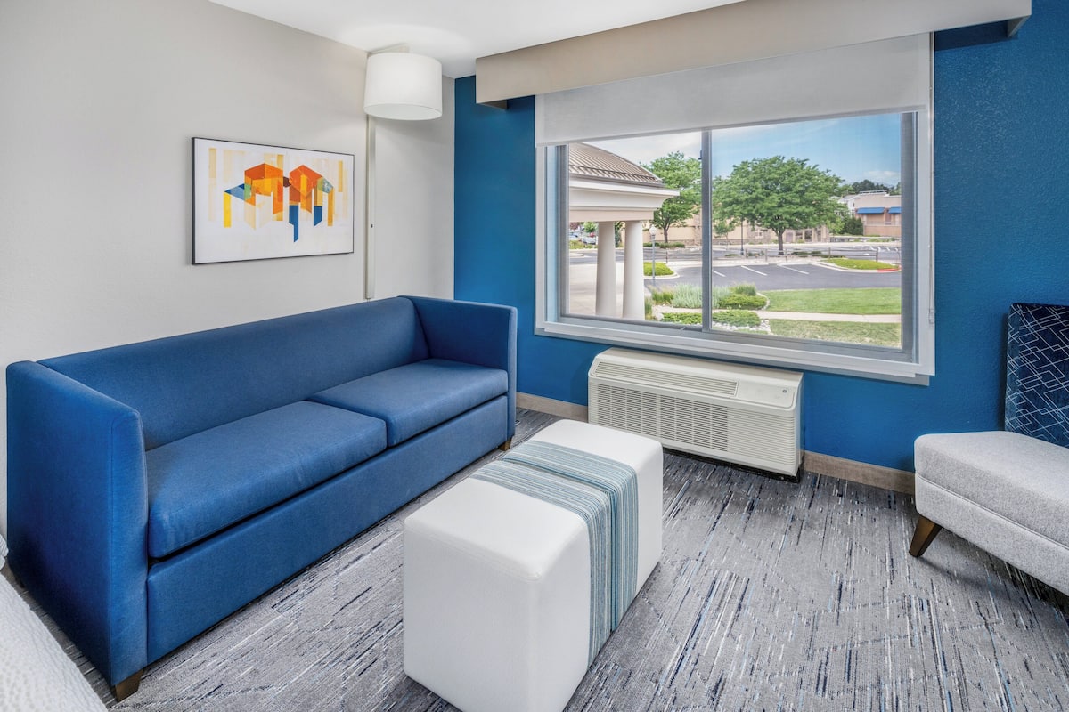 1 bedroom, premium bedding, down comforters, pillowtop beds