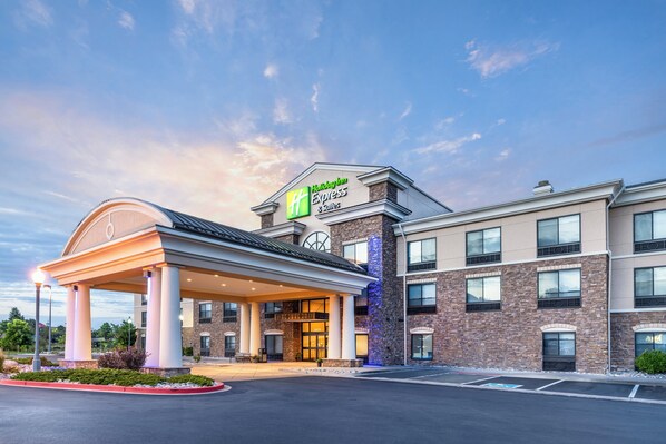 Exterior - Holiday Inn Express & Suites Colorado Springs First & Main by IHG (Colorado Springs)