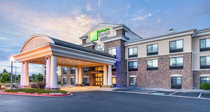Holiday Inn Express & Suites Colorado Springs First & Main by IHG