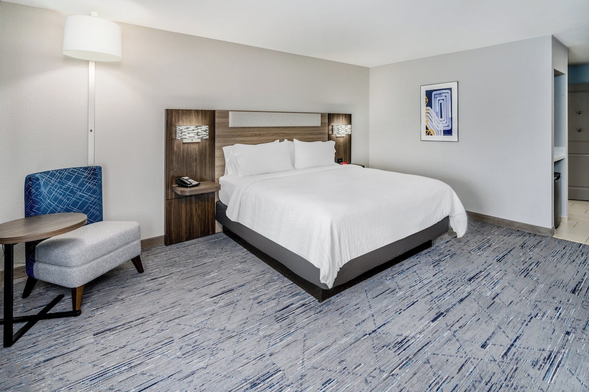 1 bedroom, premium bedding, down comforters, pillowtop beds