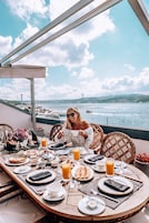 Süit (Shangri-La) | Minibar, odada kasa, ayrı ayrı döşenmiş, masa 