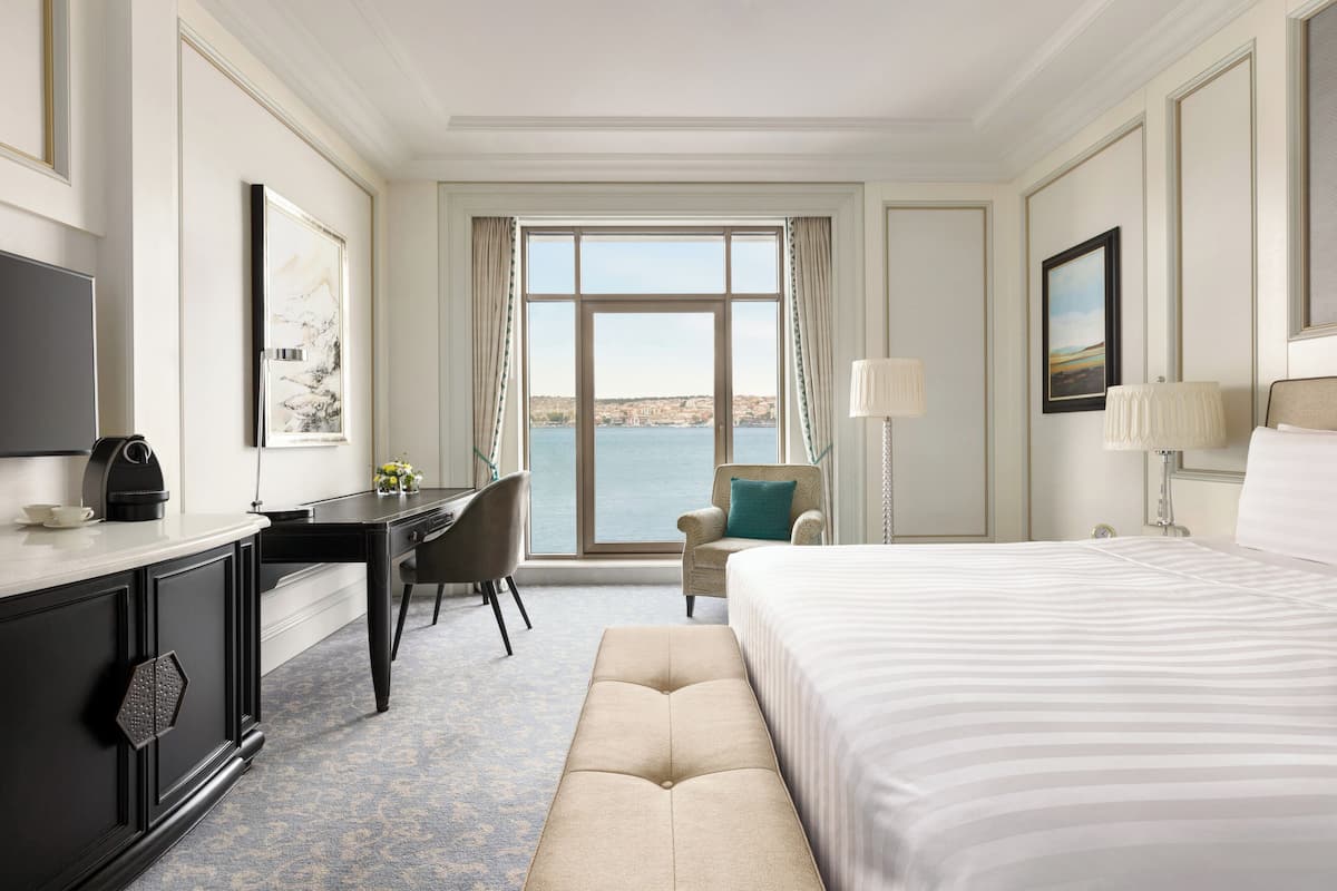 Room (Horizon Bosphorus) | Minibar, in-room safe, desk, laptop workspace