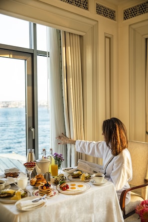 Premier Room, 1 King Bed (Bosphorus View) | In-room dining
