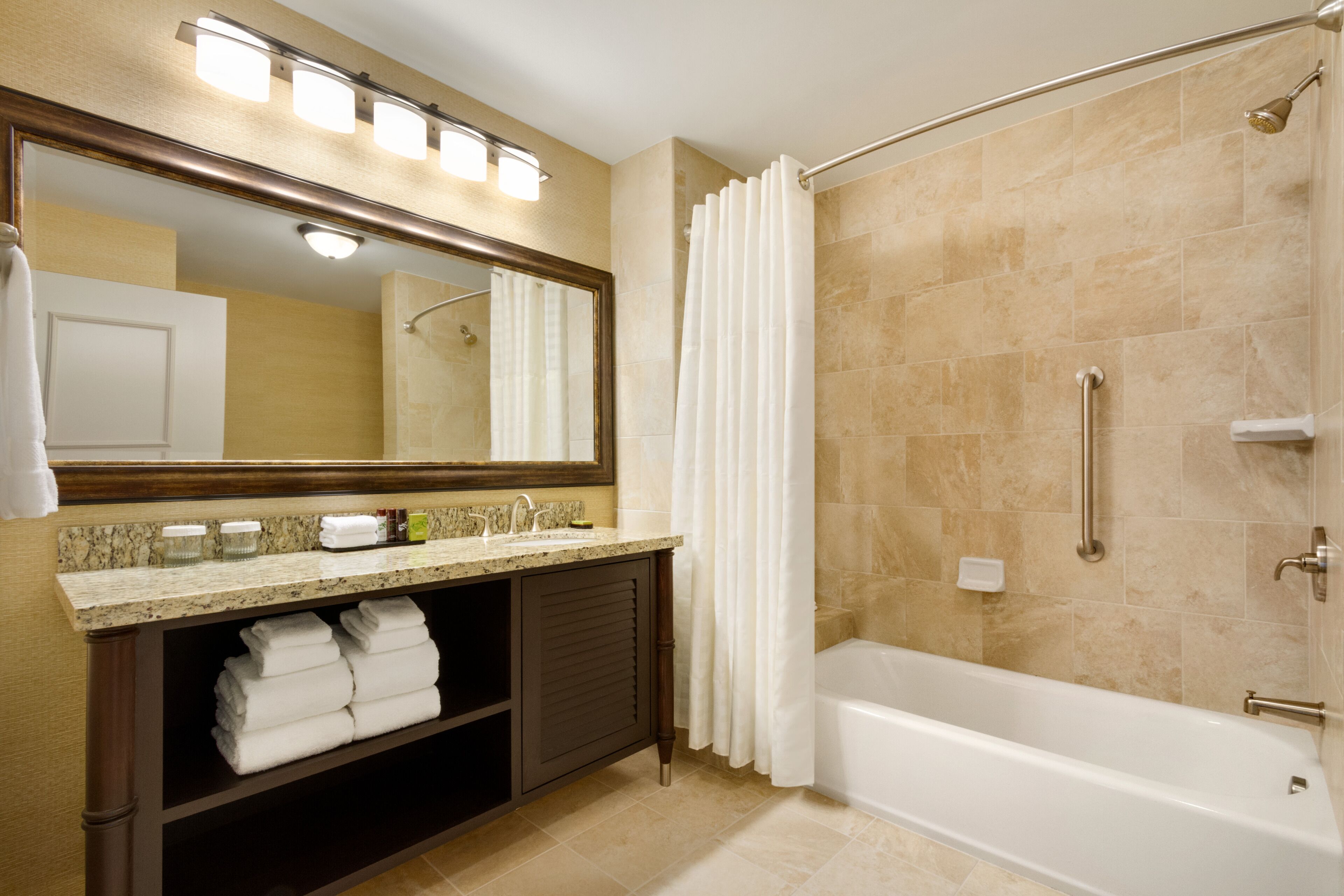 combined shower/bathtub, free toiletries, towels