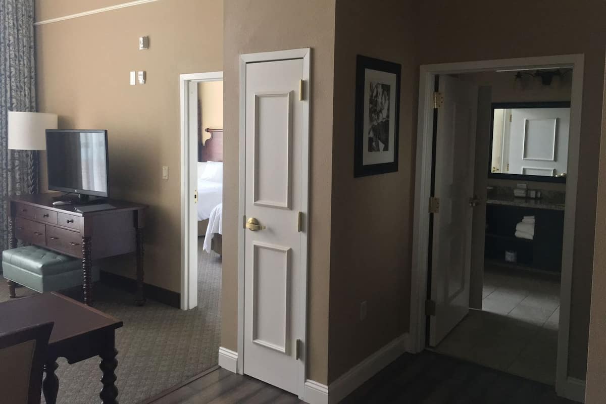 1 bedroom, in-room safe, free WiFi, bed sheets