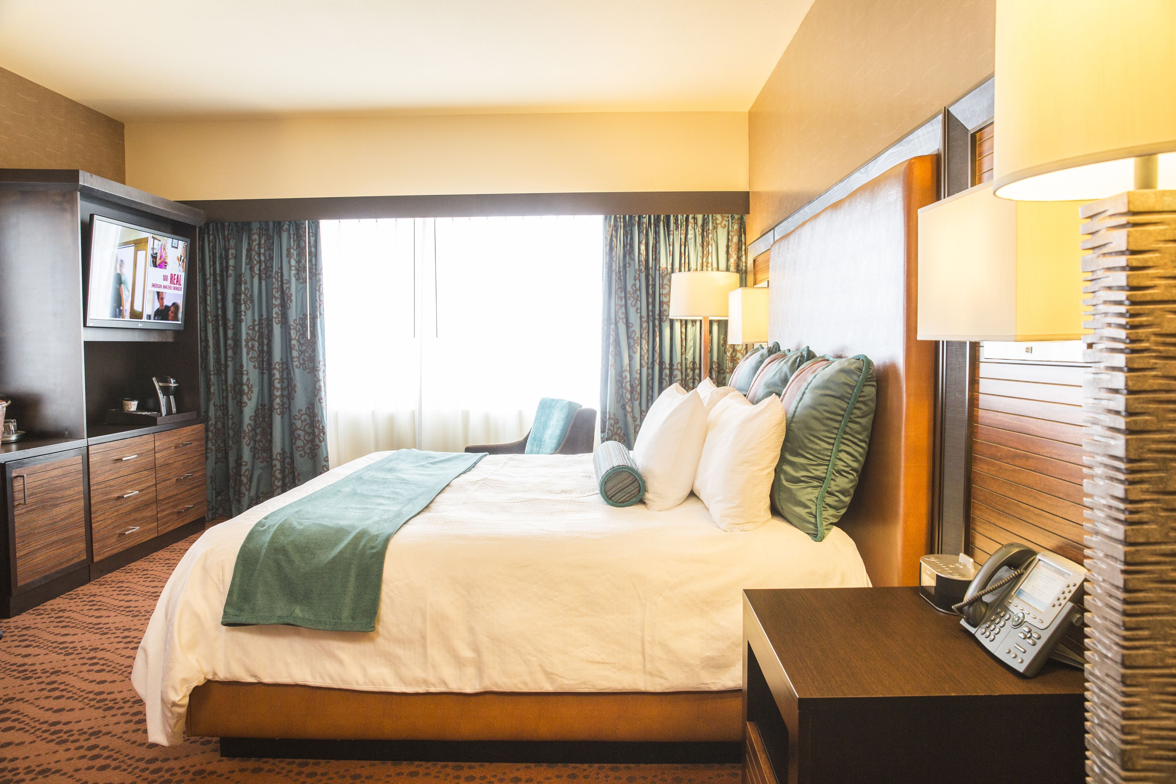Premium bedding, pillowtop beds, in-room safe, desk