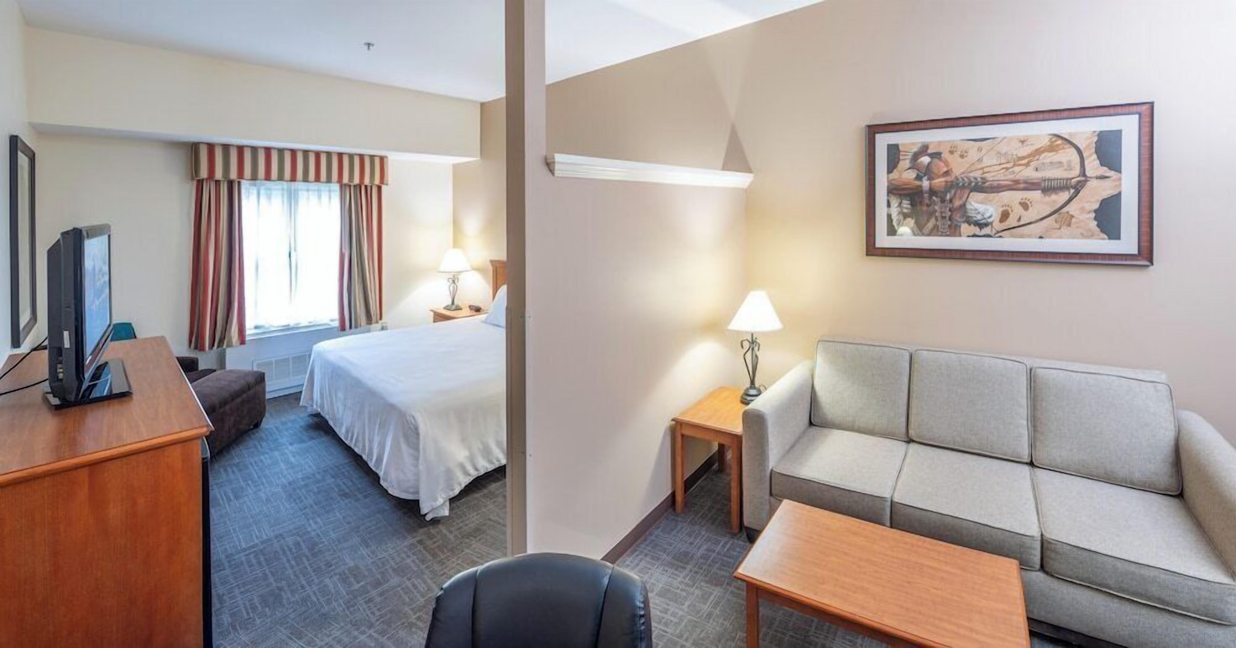 Premium bedding, pillowtop beds, in-room safe, desk
